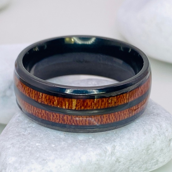 Titanium Black Whisky Barrel Wood Black Wedding Band Ring - Picture 2 of 7